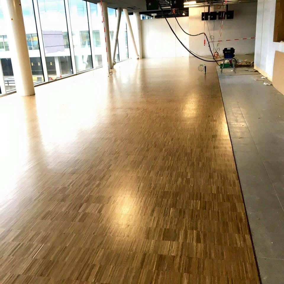 Reinlein-Projekt | Parkett wurde am Flughafen Schiphol verlegt